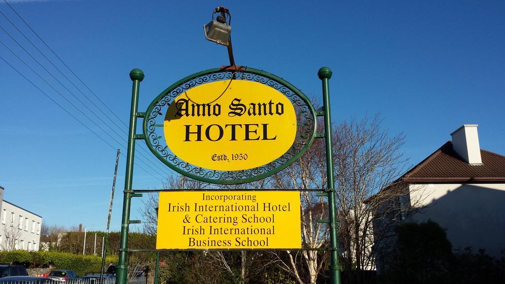 Anno Santo Hotel Голуей Екстериор снимка