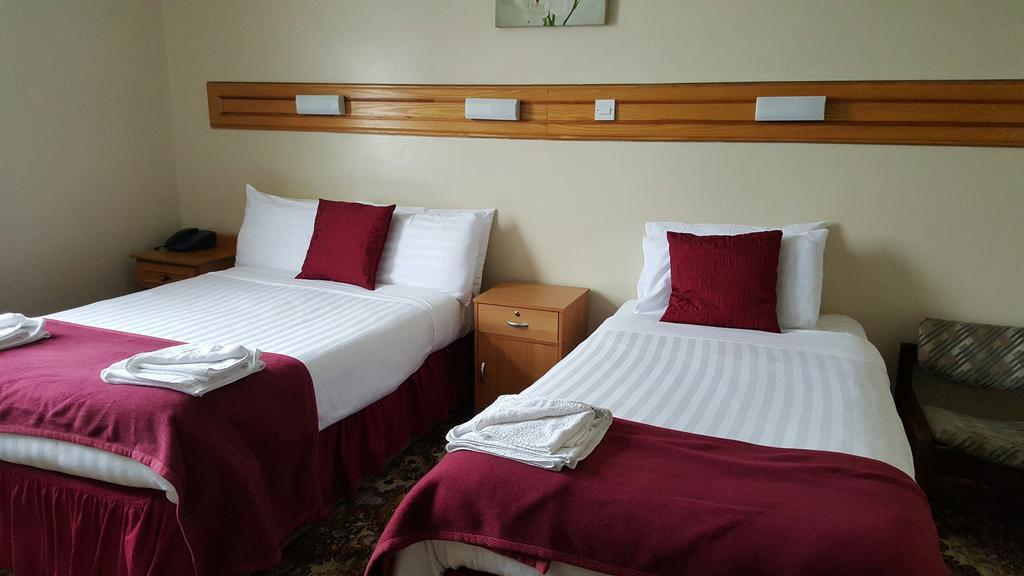 Anno Santo Hotel Голуей Екстериор снимка